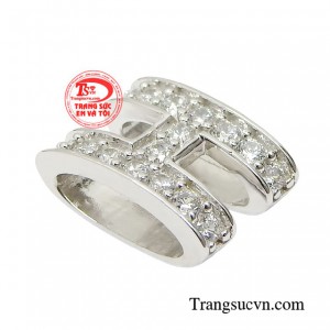 Với kiểu dáng trẻ trung tạo sự năng động cá tính cho chị em phụ nữ.