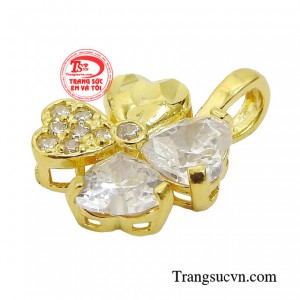 Không những vậy, mỗi lá đại diện cho 4 ý nghĩa: niềm tin, hy vọng, tình yêu và may mắn.