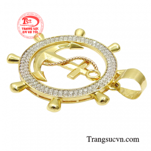 Chiếc mặt dây tôn lên sự táo bạo và thu hút của quý ông vừa tạo nên sự bí ẩn quyến rũ cho phái mạnh. 