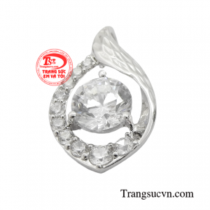 Sản phẩm là bí mật nho nhỏ giúp gương mặt của các chị em trở nên rạng rỡ và thu hút ánh nhìn của người xung quanh. 