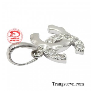 Chẳng những vậy sản phẩm này còn giúp bộ trang phục của bạn trở nên cao cấp hiện đại hơn trong mắt người đối diện.