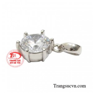 Chỉ với một món trang sức đơn giản cũng giúp bạn tô điểm cho diện mạo của mình thêm phần nổi bật và thu hút.