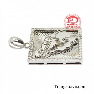 Mặt dây sói nam tính là biểu tượng của các chiến binh mạnh mẽ và dũng cảm