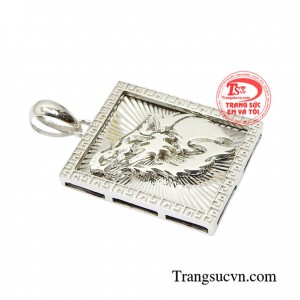 Sản phẩm kết hợp cùng nhiều mẫu dây chuyền khác nhau tạo nên phong cách thời trang hiện đại và cá tính