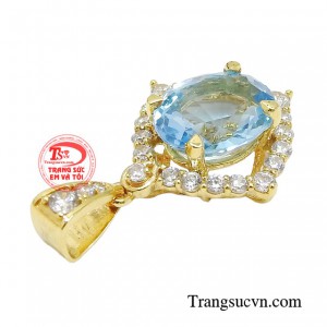 Topaz bắt nguồn từ Hy Lạp được coi là viên đá của những người sinh tháng 12