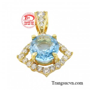 Đồng thời cũng là viên đá kỷ niệm cho 4 năm ngày cưới.