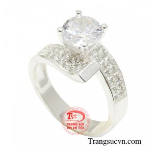 rang sức em và tôi mang đến những sản phẩm chất  lượng, thời trang đến với khách hàng