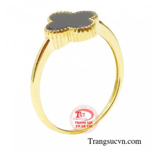 Nhẫn cỏ 4 lá dễ thương dành cho các cô gái thích phong cách nhẹ nhàng, dễ thương