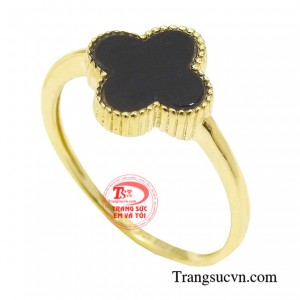 Nhẫn cỏ 4 lá dễ thương được thiết kế tinh tế, đơn giản nên vô cùng trẻ trung và năng động