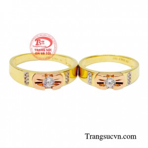 Nhẫn cưới không chỉ là món đồ trang sức thông thường mà còn là biểu tượng của hạnh phúc, thể hiện sự gắn kết lâu dài của tình yêu