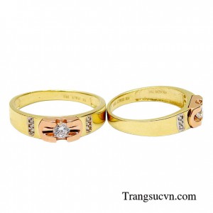 Nhẫn cưới bên nhau hạnh phúc