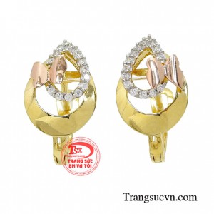 Hoa tai hồ điệp duyên dáng là sự lựa chọn tuyệt vời cho các cô nàng yêu sự sang trọng và thời trang