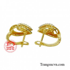 Hoa tai hồ điệp duyên dáng là sự lựa chọn tuyệt vời cho các cô nàng yêu sự sang trọng và thời trang