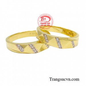 Nhẫn cưới hạnh phúc ngọt ngào là biểu tượng tình yêu hạnh phúc bền lâu của các đôi uyên ương