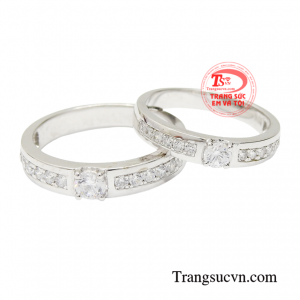 Nhẫn cưới hạnh phúc vẹn nguyên là biểu tượng của tình yêu bất diệt, thủy chung và mối quan hệ lâu dài