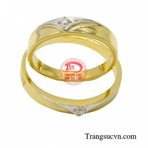 Nhẫn cưới tình yêu đong đầy được thiết kế vàng 18k sang trọng, tinh tế chắn chắn làm hài lòng cô dâu, chú rể
