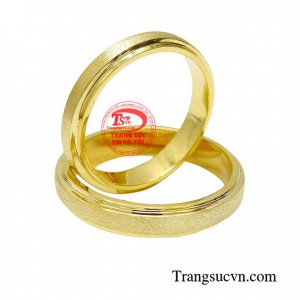 Nhẫn cưới vàng tây gắn kết được thiết kế đơn giản nhưng vô cùng sang trọng và thời trang
