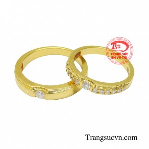 Nhẫn cưới vàng thăng hoa được chế tác từ kim cương thiên nhiên thể hiện tình yêu vĩnh cửu