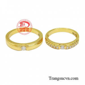 Nhẫn cưới là tín vật vô cùng thiêng liêng và ý nghĩa đối với mỗi cặp vợ chồng.