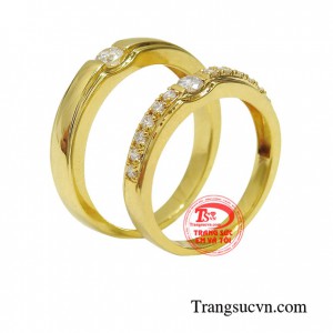 Nhẫn cưới vàng thăng hoa được chế tác từ kim cương thiên nhiên thể hiện tình yêu vĩnh cửu