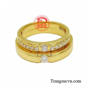 Đôi nhẫn cưới chính là niềm hạnh phúc trao yêu thương của cô dâu chú rể