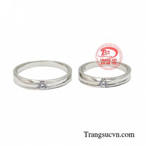 Nhẫn cưới không đơn thuần chỉ là cặp nhận cưới mà còn là lời tuyên bố với tất cả mọi người rằng đôi uyên ương sẽ gắn bó bên nhau và hạnh phúc bền lâu