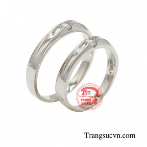 Nhẫn cưới vàng trắng đong đầy