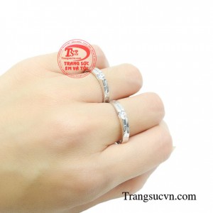 Nhẫn cưới vàng trắng hẹn ước là sản phẩm nhẫn cưới theo xu hướng mới nhất năm nay