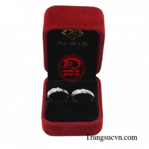 Nhẫn cưới vàng trắng đẹp phù hợp với các cặp đôi