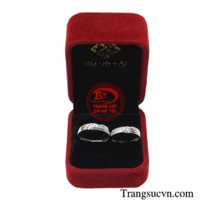 Nhẫn cưới vàng trắng tinh khôi