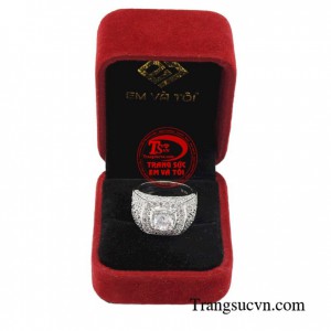 Nhẫn nam vàng lịch thiệp thể hiện gu thời trang thanh lịch và sang trọng với thiết kế độc đáo của sản phẩm