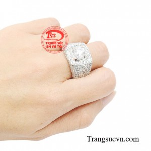 Chất liệu vàng trắng cao cấp mang đến sự trẻ trung, hiện đại