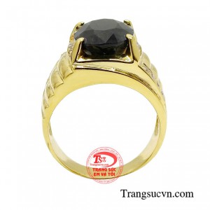 Chiếc nhẫn mang phong cách lịch lãm thể hiện gu thẩm mỹ tinh tế của người đàn ông.