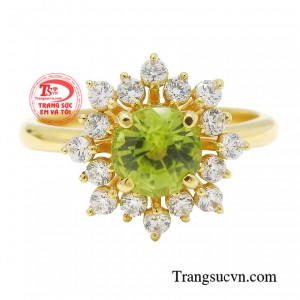 Bất kỳ cô gái nào sở hữu chiếc nhẫn nữ peridot đều vô cùng quyến rũ và gợi cảm trong mắt người đối diện.