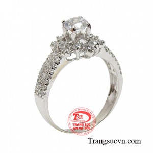 Nhẫn nữ quý cô đẳng cấp được gắn đá lấp lánh và sang trọng