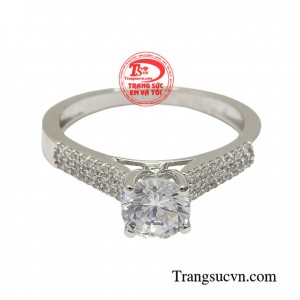 Nhẫn nữ quý cô kiêu sa giúp các cô gái tự tin và đặc biệt hơn trong đám đông