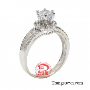 Nhẫn nữ quý cô thời trang mang đến vẻ đẹp ngọt ngào, duyên dáng cho phái đẹp