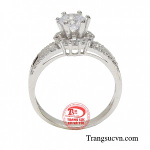 Phụ nữ luôn là phái đẹp sở hữu nhiều món trang sức khác nhau, mỗi món đồ trang sức sẽ tô điểm cho bạn đẹp hơn và phong cách hơn