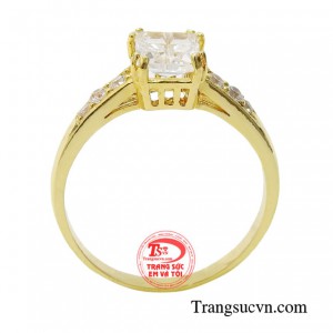 Phụ nữ không phải vì xinh đẹp mà trở nên đáng yêu mà là vì đáng yêu nên mới xinh đẹp. 