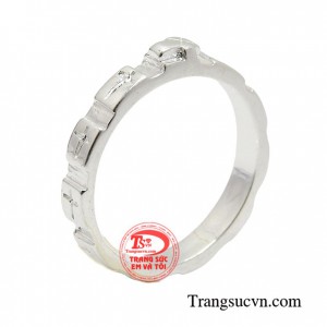 Nhẫn bạc công giáo thời trang được thiết kế theo hình cây thập tự giá mang lại cho người đeo sự bình an và nhận được sự che chở của Chúa