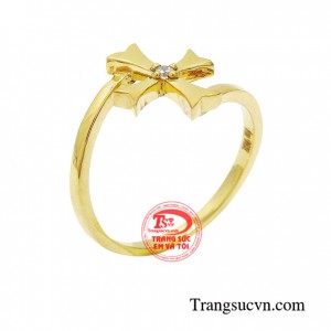 Nhẫn thánh giá độc đáo được chế tác từ vàng 10k tinh tế sang trọng