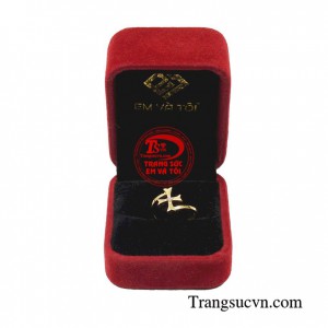 Nhẫn thánh giá độc đáo được chế tác từ vàng 10k tinh tế sang trọng