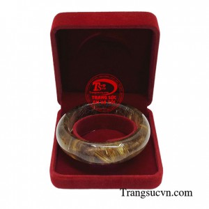 Vòng tay thạch anh tóc tài lộc là biểu tượng cho sự phát triển thịnh vượng, may mắn trong cuộc sống