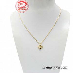 Bộ dây 4 lá hạnh phúc là sản phẩm vàng tây theo phong cách Hàn Quốc tôn lên vẻ đẹp thanh lịch