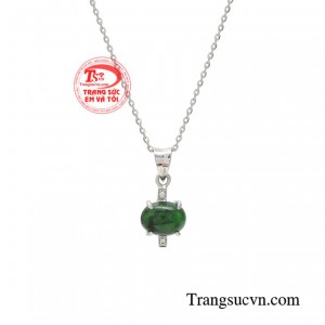 Sử dụng bộ trang sức này bên mình bạn sẽ tiếp được thêm sự tự tin, một phong cách tươi trẻ và cuốn hút.