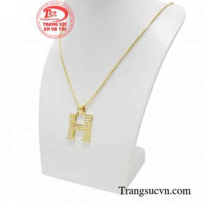 Để có được vẻ ngoài thu hút bạn chỉ cần khoác lên mình bộ dây chuyền đầy cá tính này kết hợp cùng trang phục lịch lãm