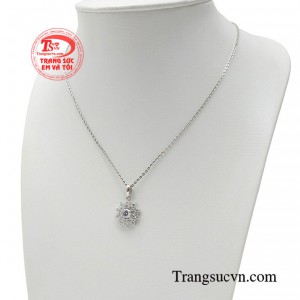 Với kiểu dáng thời thượng, chế tác tinh xảo, thiết kế trang sức chiếm trọn trái tim của bất kỳ người phụ nữ nào. 