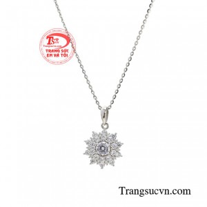Bộ dây chuyền là món quà hoàn hảo để dành tặng phái đẹp vào những dịp đặc biệt.