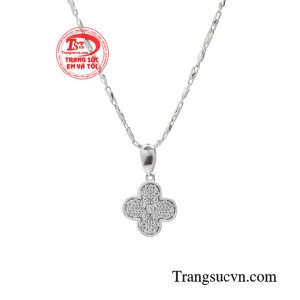 Sản phẩm sẽ giúp bạn định hình được phong cách cùng gu thời trang ấn tượng hơn. 