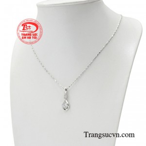 Phụ nữ ngày nay luôn biết cách tìm cho mình một phong cách phù hợp và làm bản thân tỏa sáng nhất.